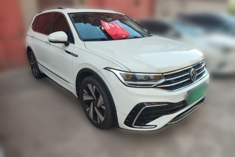 Used Volkswagen Tiguan L 2023 Restyled 330TSI Automatic Two-Wheel Drive R-Line Enhanced Comfort Version Front Right 45 Deg