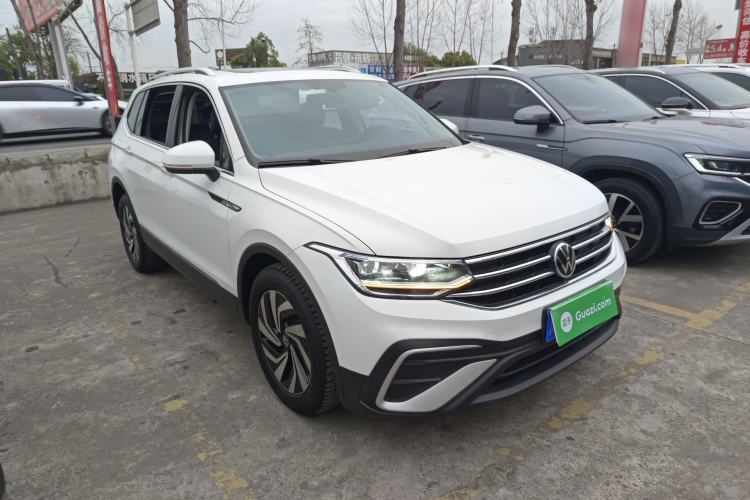 Used Volkswagen Tiguan L 2023 300TSI Automatic Two-Wheel Drive Smart Edition Front Right 45 Deg