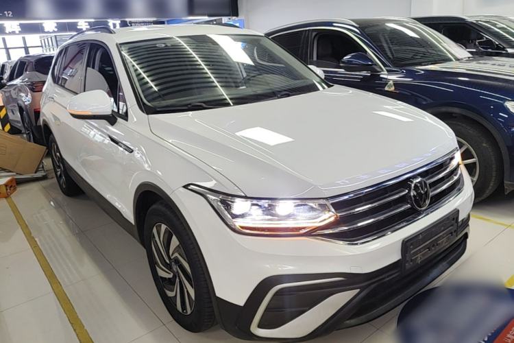Used Volkswagen Tiguan L 2023 330TSI Automatic Two-Wheel Drive Comfort Edition Front Right 45 Deg