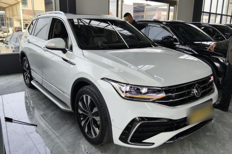 Used Volkswagen Tiguan L 2023 330TSI Automatic Two-Wheel Drive R-Line Enjoyment Edition Front Right 45 Deg