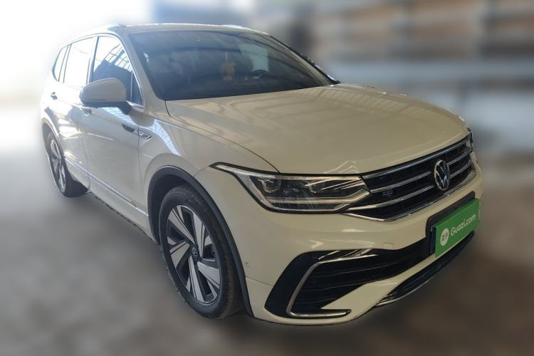 Used Volkswagen Tiguan L 2023 Restyled 330TSI Automatic Two-Wheel Drive R-Line Enhanced Comfort Version Front Right 45 Deg