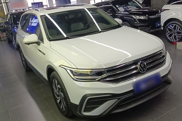Used Volkswagen Tiguan L 2023 330TSI Automatic Two-Wheel Drive Smart Edition Front Right 45 Deg