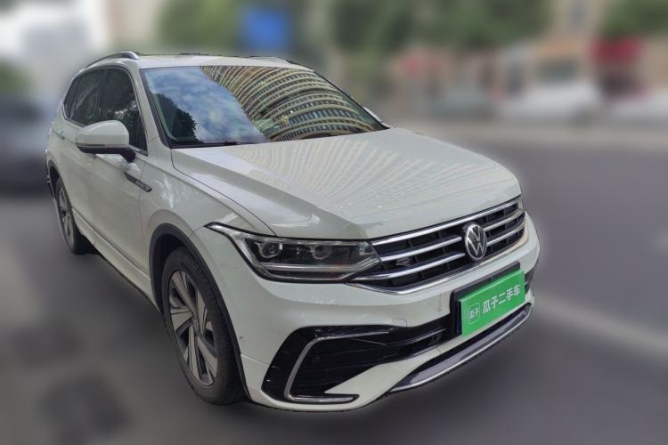 Used Volkswagen Tiguan L 2023 Facelifted 380TSI Automatic All-Wheel Drive R-Line Plus Version 7-Seater Front Right 45 Deg