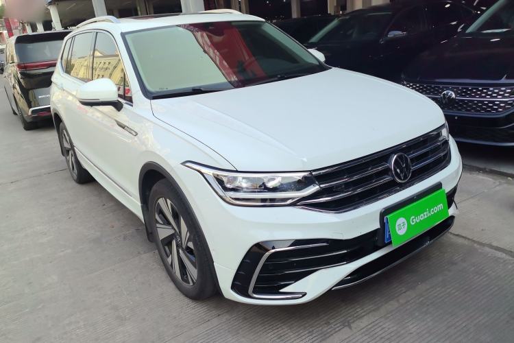 Used Volkswagen Tiguan L 2023 Facelifted 380TSI Automatic All-Wheel Drive R-Line Plus Version 7-Seater Front Right 45 Deg