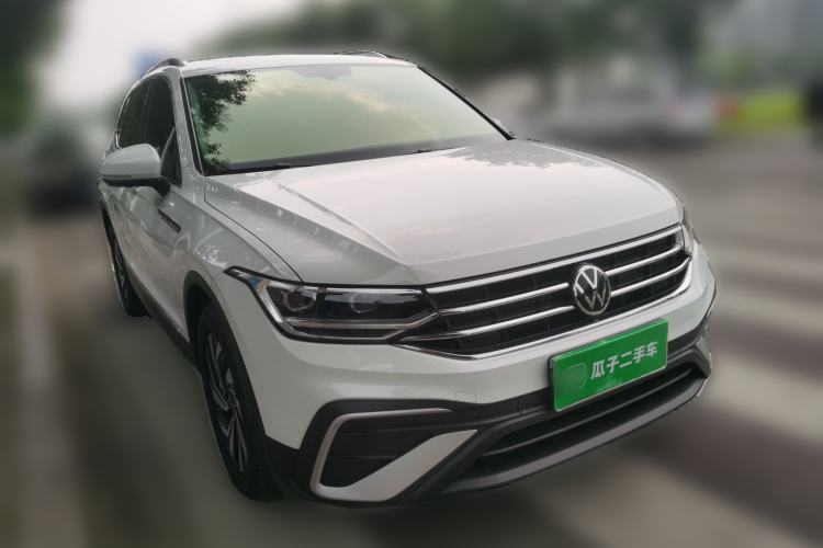 Used Volkswagen Tiguan L 2023 300TSI Automatic Two-Wheel Drive Smart Edition Front Right 45 Deg