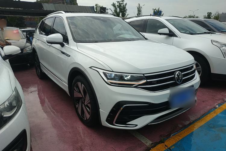 Used Volkswagen Tiguan L 2023 Restyled 330TSI Automatic Two-Wheel Drive R-Line Enhanced Comfort Version Front Right 45 Deg