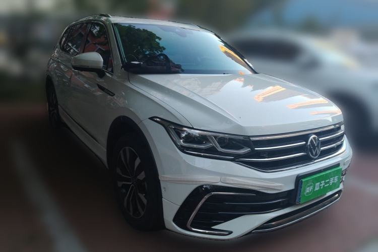 Used Volkswagen Tiguan L 2023 380TSI Automatic All-Wheel Drive R-Line Flagship 7-Seater Front Right 45 Deg