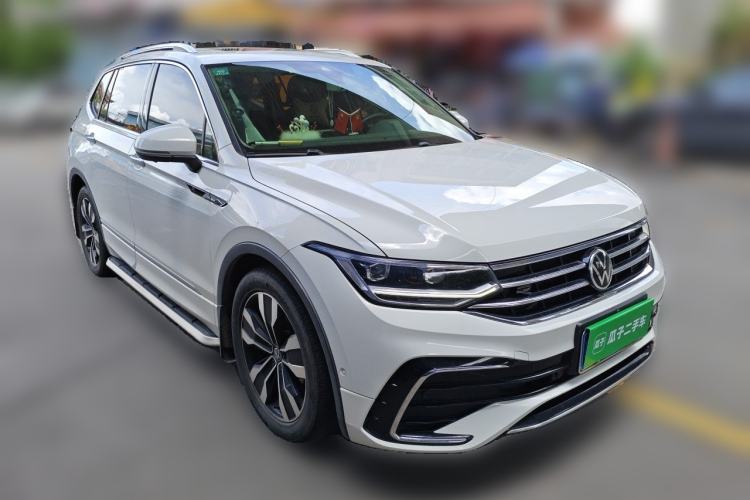Used Volkswagen Tiguan L 2023 330TSI Automatic Two-Wheel Drive R-Line Enjoyment Edition Front Right 45 Deg