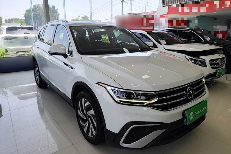 Used Volkswagen Tiguan L 2023 300TSI Automatic Two-Wheel Drive Smart Edition Front Right 45 Deg