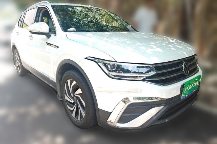 Used Volkswagen Tiguan L 2023 280TSI Automatic Two-Wheel Drive Trendy Innovation Limited Edition Front Right 45 Deg