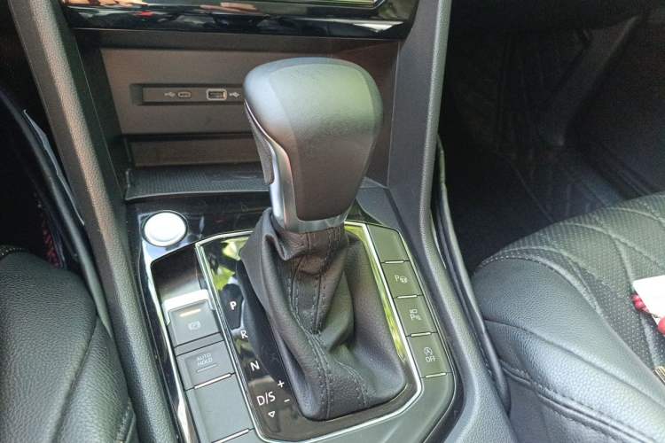 Used Volkswagen Tiguan L 2023 330TSI Automatic Two-Wheel Drive R-Line Enjoyment Edition Gear Lever