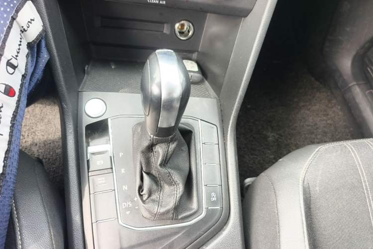 Used Volkswagen Tiguan L 2023 330TSI Automatic Two-Wheel Drive Comfort Edition Gear Lever