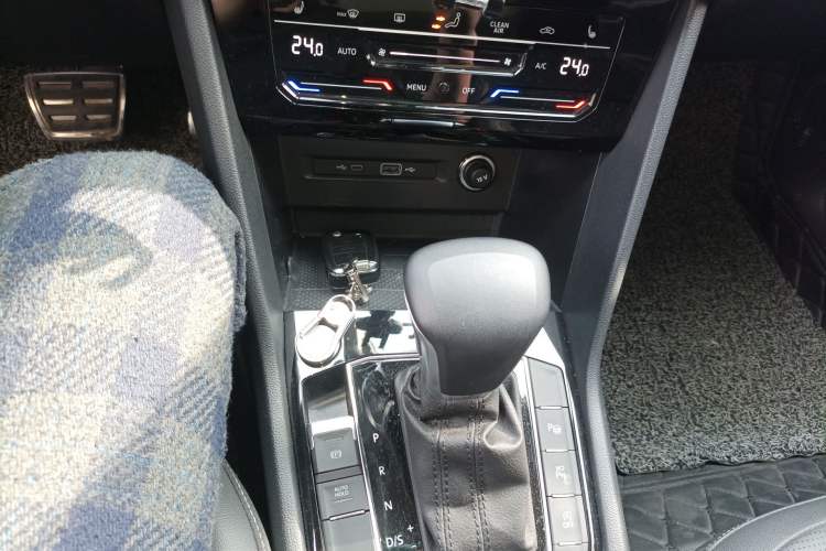 Used Volkswagen Tiguan L 2023 330TSI Automatic Two-Wheel Drive R-Line Enjoyment Edition Gear Lever