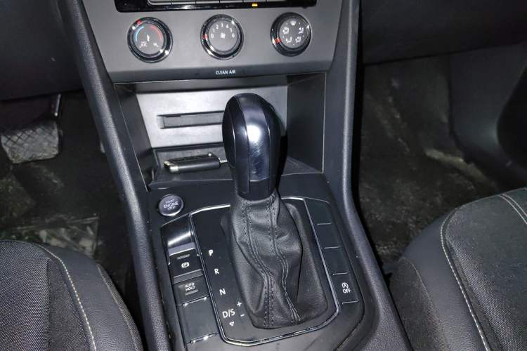 Used Volkswagen Tiguan L 2023 330TSI Automatic Two-Wheel Drive Comfort Edition Gear Lever