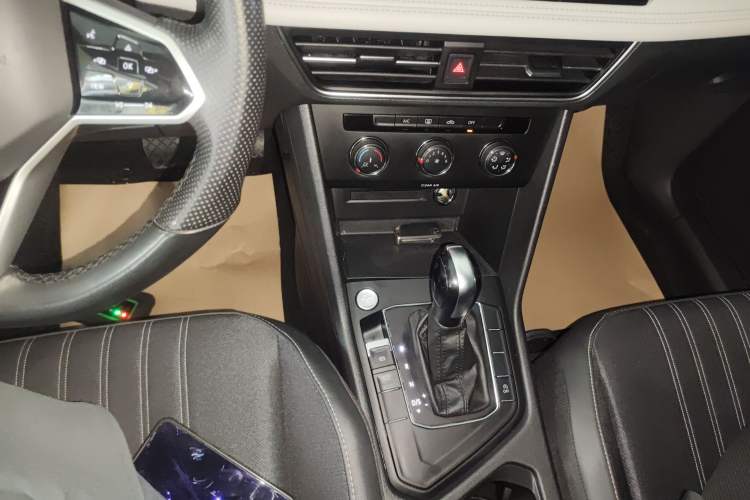 Used Volkswagen Tiguan L 2023 330TSI Automatic Two-Wheel Drive Comfort Edition Gear Lever