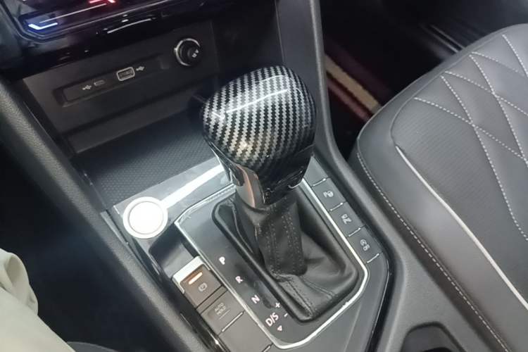 Used Volkswagen Tiguan L 2023 Restyled 330TSI Automatic Two-Wheel Drive R-Line Enhanced Comfort Version Gear Lever