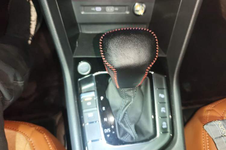 Used Volkswagen Tiguan L 2023 330TSI Automatic Two-Wheel Drive R-Line Enjoyment Edition Gear Lever