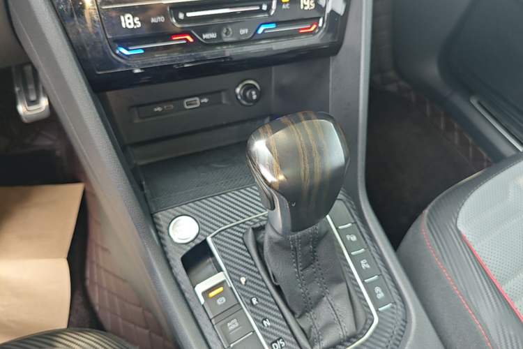 Used Volkswagen Tiguan L 2023 Restyled 330TSI Automatic Two-Wheel Drive R-Line Flagship Edition Gear Lever