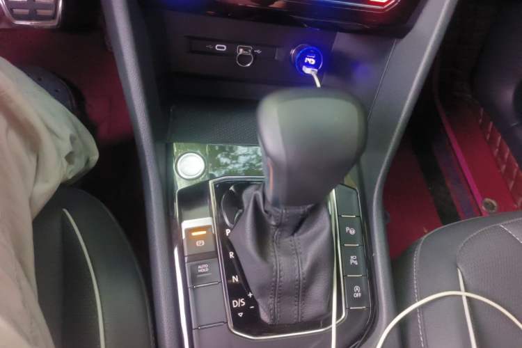 Used Volkswagen Tiguan L 2023 Restyled 330TSI Automatic Two-Wheel Drive R-Line Enhanced Comfort Version Gear Lever