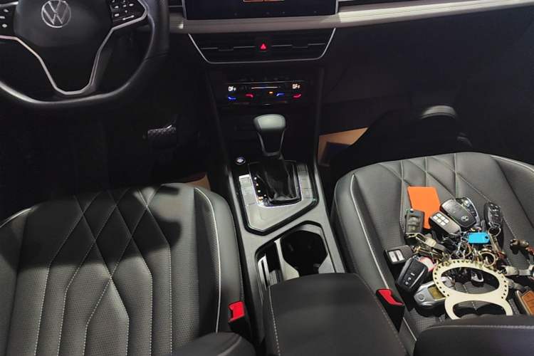 Used Volkswagen Tiguan L 2023 300TSI Automatic Two-Wheel Drive Smart Edition Gear Lever
