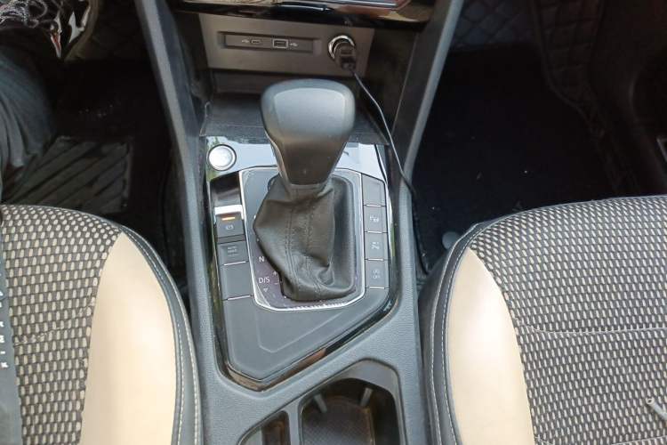 Used Volkswagen Tiguan L 2023 330TSI Automatic Two-Wheel Drive R-Line Enjoyment Edition Gear Lever