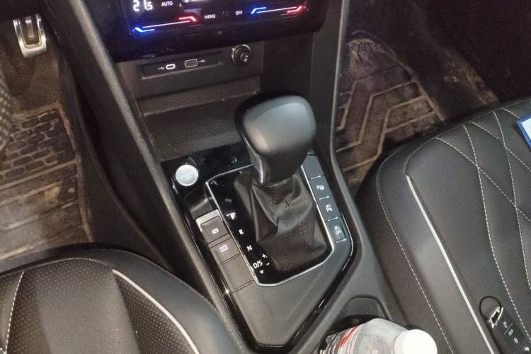 Used Volkswagen Tiguan L 2023 330TSI Automatic Two-Wheel Drive R-Line Enjoyment Edition Gear Lever