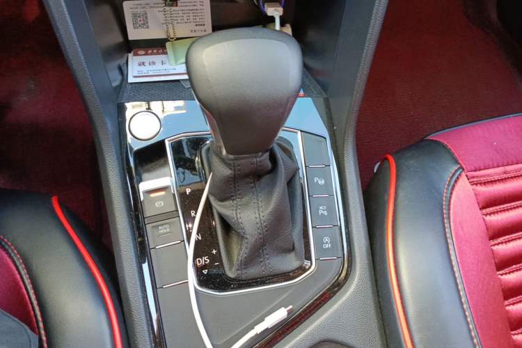 Used Volkswagen Tiguan L 2023 Restyled 330TSI Automatic Two-Wheel Drive R-Line Enhanced Comfort Version Gear Lever