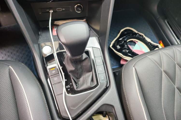 Used Volkswagen Tiguan L 2023 330TSI Automatic Two-Wheel Drive R-Line Enjoyment Edition Gear Lever