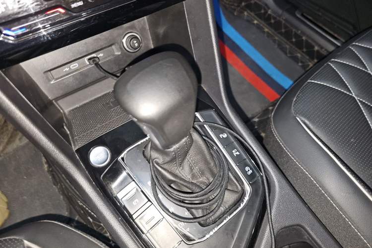 Used Volkswagen Tiguan L 2023 Restyled 330TSI Automatic Two-Wheel Drive R-Line Enhanced Comfort Version Gear Lever