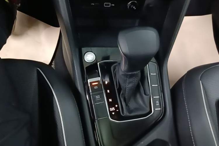 Used Volkswagen Tiguan L 2023 Revised Version 330TSI Automatic Two-Wheel Drive Smart Enjoyment Edition Gear Lever