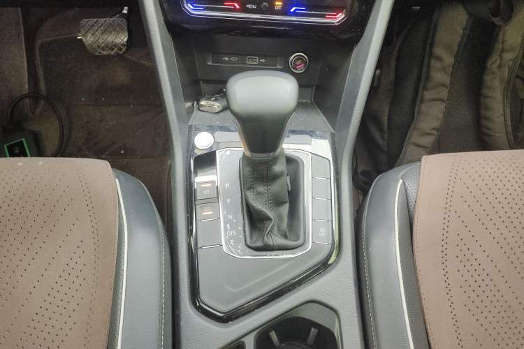 Used Volkswagen Tiguan L 2023 300TSI Automatic Two-Wheel Drive Smart Edition Gear Lever