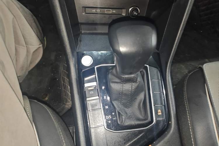 Used Volkswagen Tiguan L 2023 300TSI Automatic Two-Wheel Drive Smart Edition Gear Lever