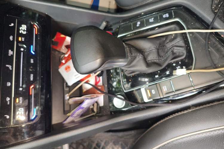 Used Volkswagen Tiguan L 2023 Restyled 330TSI Automatic Two-Wheel Drive R-Line Enhanced Comfort Version Gear Lever