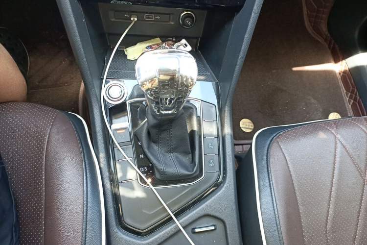 Used Volkswagen Tiguan L 2023 330TSI Automatic Two-Wheel Drive R-Line Flagship Edition Gear Lever