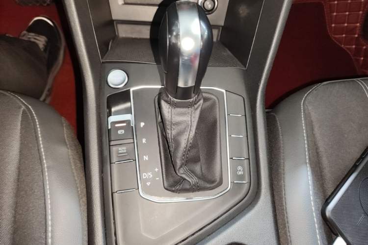 Used Volkswagen Tiguan L 2023 330TSI Automatic Two-Wheel Drive Comfort Edition Gear Lever