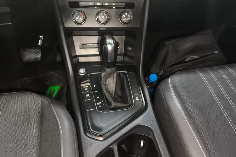 Used Volkswagen Tiguan L 2023 330TSI Automatic Two-Wheel Drive Comfort Edition Gear Lever
