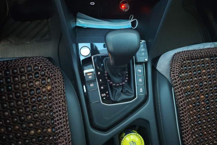Used Volkswagen Tiguan L 2023 Restyled 330TSI Automatic Two-Wheel Drive R-Line Enhanced Comfort Version Gear Lever