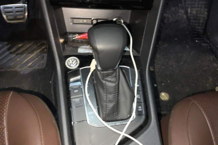 Used Volkswagen Tiguan L 2023 Restyled 330TSI Automatic Two-Wheel Drive R-Line Enhanced Comfort Version Gear Lever