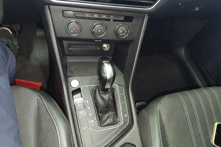 Used Volkswagen Tiguan L 2023 330TSI Automatic Two-Wheel Drive Comfort Edition Gear Lever