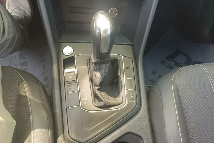 Used Volkswagen Tiguan L 2023 330TSI Automatic Two-Wheel Drive Comfort Edition Gear Lever