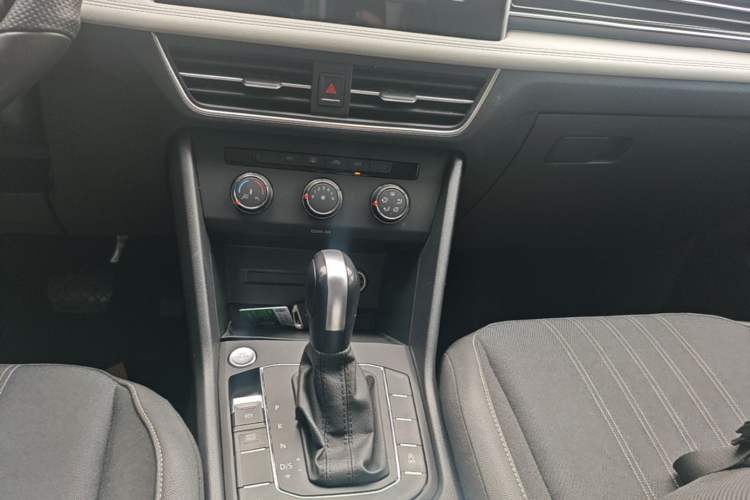Used Volkswagen Tiguan L 2023 330TSI Automatic Two-Wheel Drive Comfort Edition Gear Lever