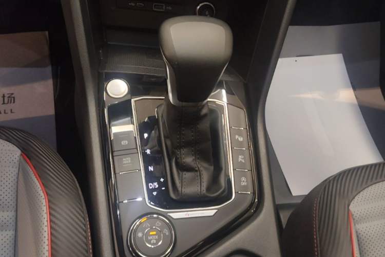Used Volkswagen Tiguan L 2023 Facelift 380TSI Automatic All-Wheel Drive R-Line Flagship 7-Seater Gear Lever