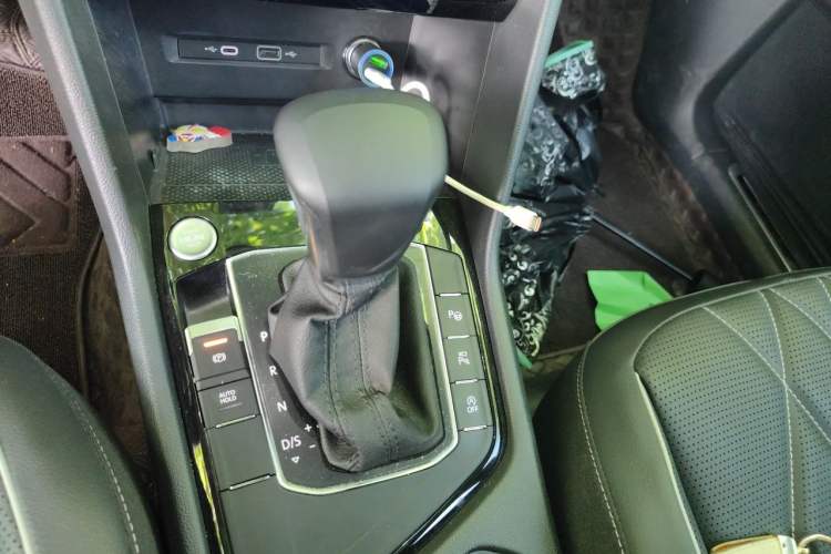 Used Volkswagen Tiguan L 2023 Restyled 330TSI Automatic Two-Wheel Drive R-Line Enhanced Comfort Version Gear Lever