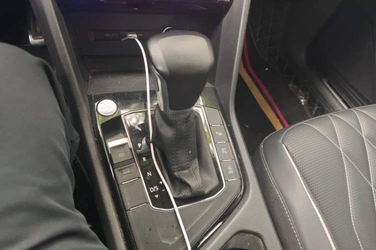 Used Volkswagen Tiguan L 2023 330TSI Automatic Two-Wheel Drive R-Line Enjoyment Edition Gear Lever