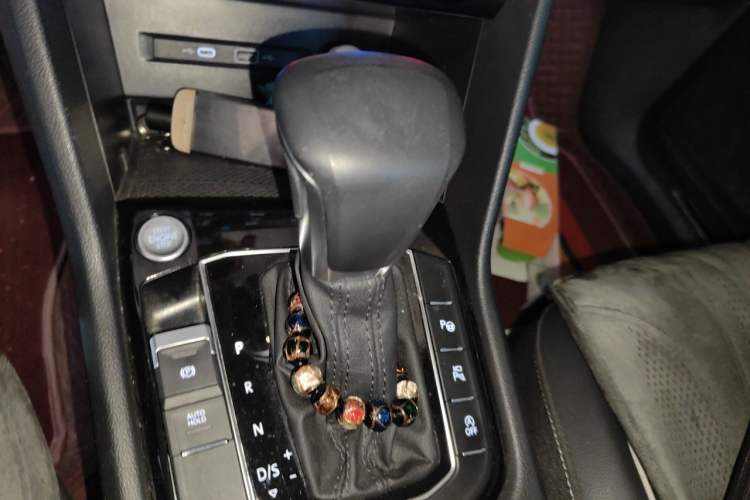 Used Volkswagen Tiguan L 2023 Restyled 330TSI Automatic Two-Wheel Drive R-Line Enhanced Comfort Version Gear Lever
