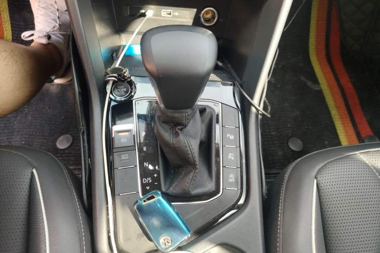 Used Volkswagen Tiguan L 2023 330TSI Automatic Two-Wheel Drive R-Line Enjoyment Edition Gear Lever