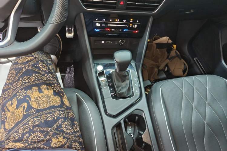 Used Volkswagen Tiguan L 2023 330TSI Automatic Two-Wheel Drive R-Line Enjoyment Edition Gear Lever