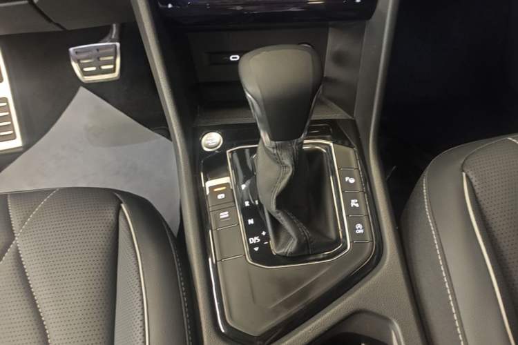 Used Volkswagen Tiguan L 2023 330TSI Automatic Two-Wheel Drive R-Line Enjoyment Edition Gear Lever