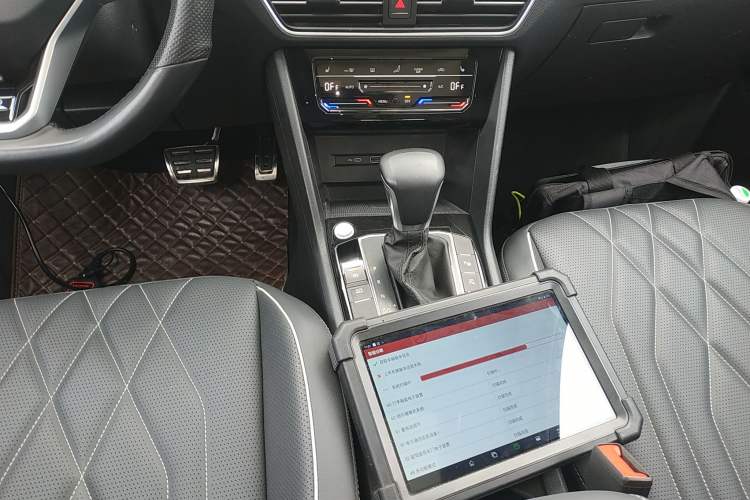 Used Volkswagen Tiguan L 2023 Restyled 330TSI Automatic Two-Wheel Drive R-Line Enhanced Comfort Version Gear Lever