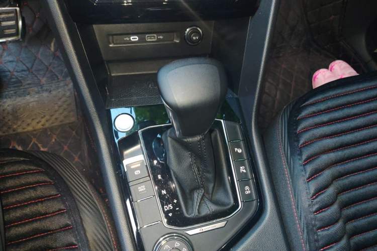 Used Volkswagen Tiguan L 2023 380TSI Automatic All-Wheel Drive R-Line Flagship 7-Seater Gear Lever